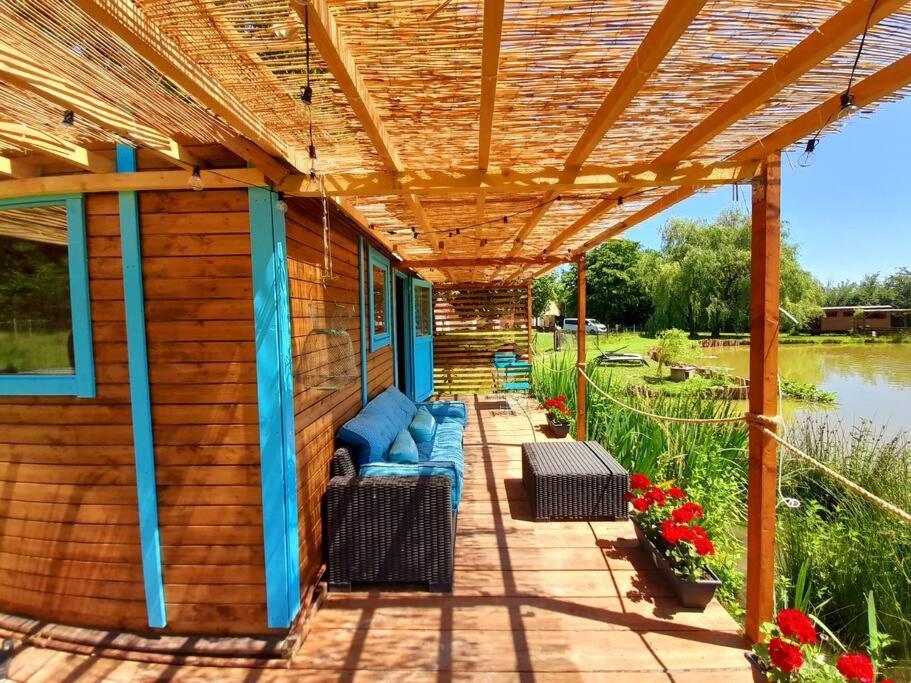 La Roulotte Du Pecheur Villa Saint-Prive Ngoại thất bức ảnh